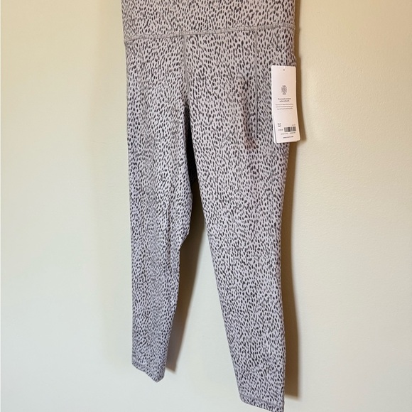 Athleta • NWT Salutation Stash Pocket II Printed Sz Small Grey Leopard Tight - Picture 6 of 13